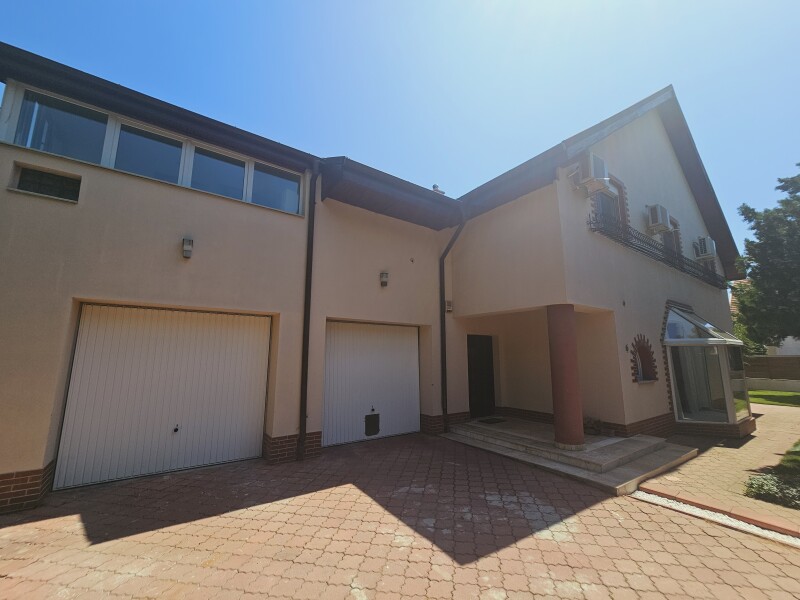 Vila Cu 7 Camere Iancu Nicolae Pipera | Bliss Imobiliare / Photo 4 - BLISS Imobiliare