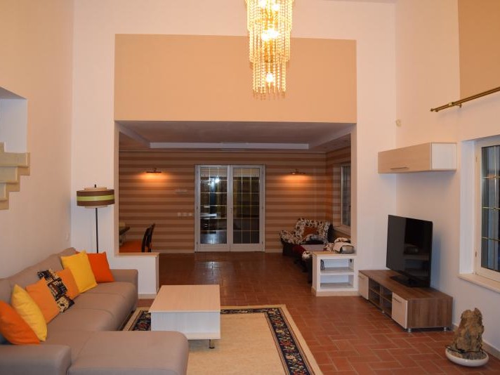 Vila Cu 6 Camere | Bliss Imobiliare / Photo 12 - BLISS Imobiliare